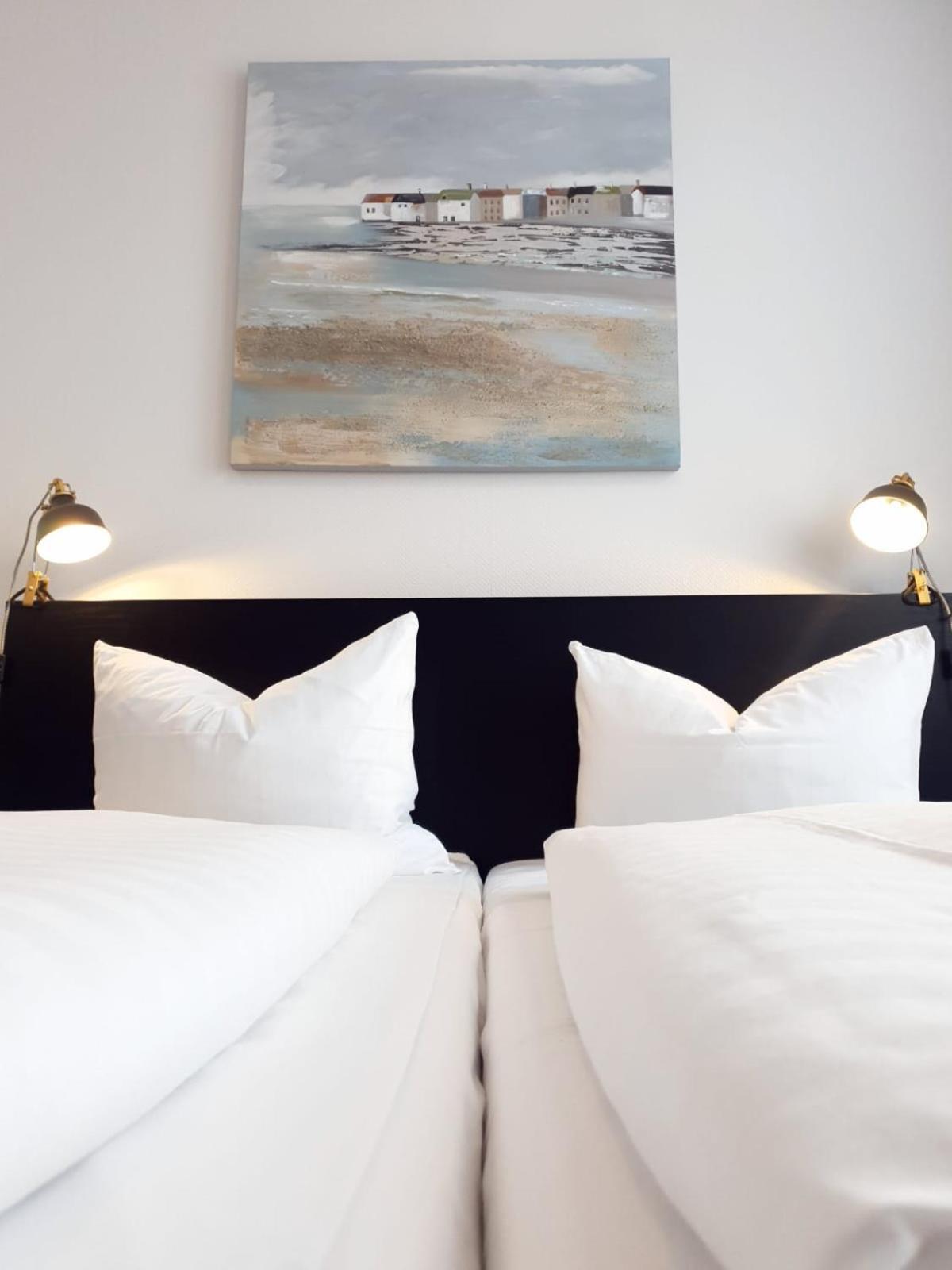 Hotel Dh -Deutsches Haus- Emden Kültér fotó